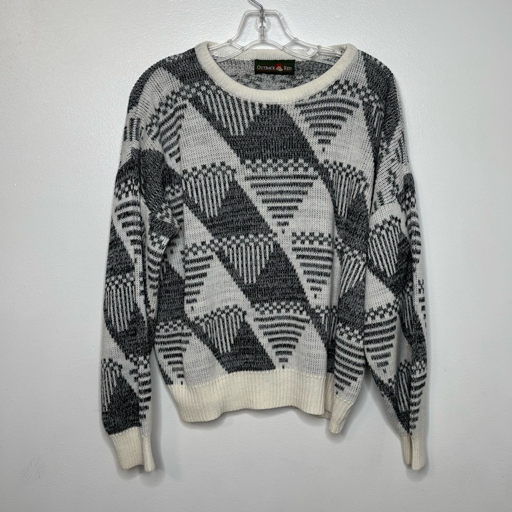 Outback Red Vintage Geometric Knit Sweater Women’s Medium White Black‎